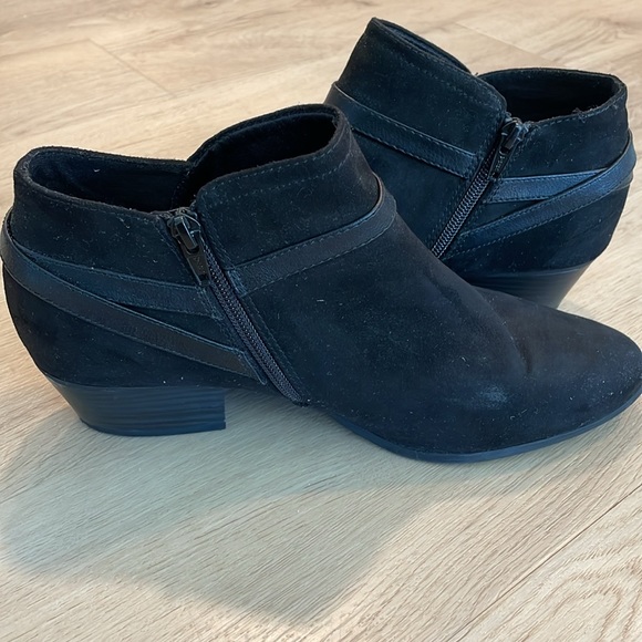 Old Navy Suede Buckle Booties (10) - Picture 4 of 6
